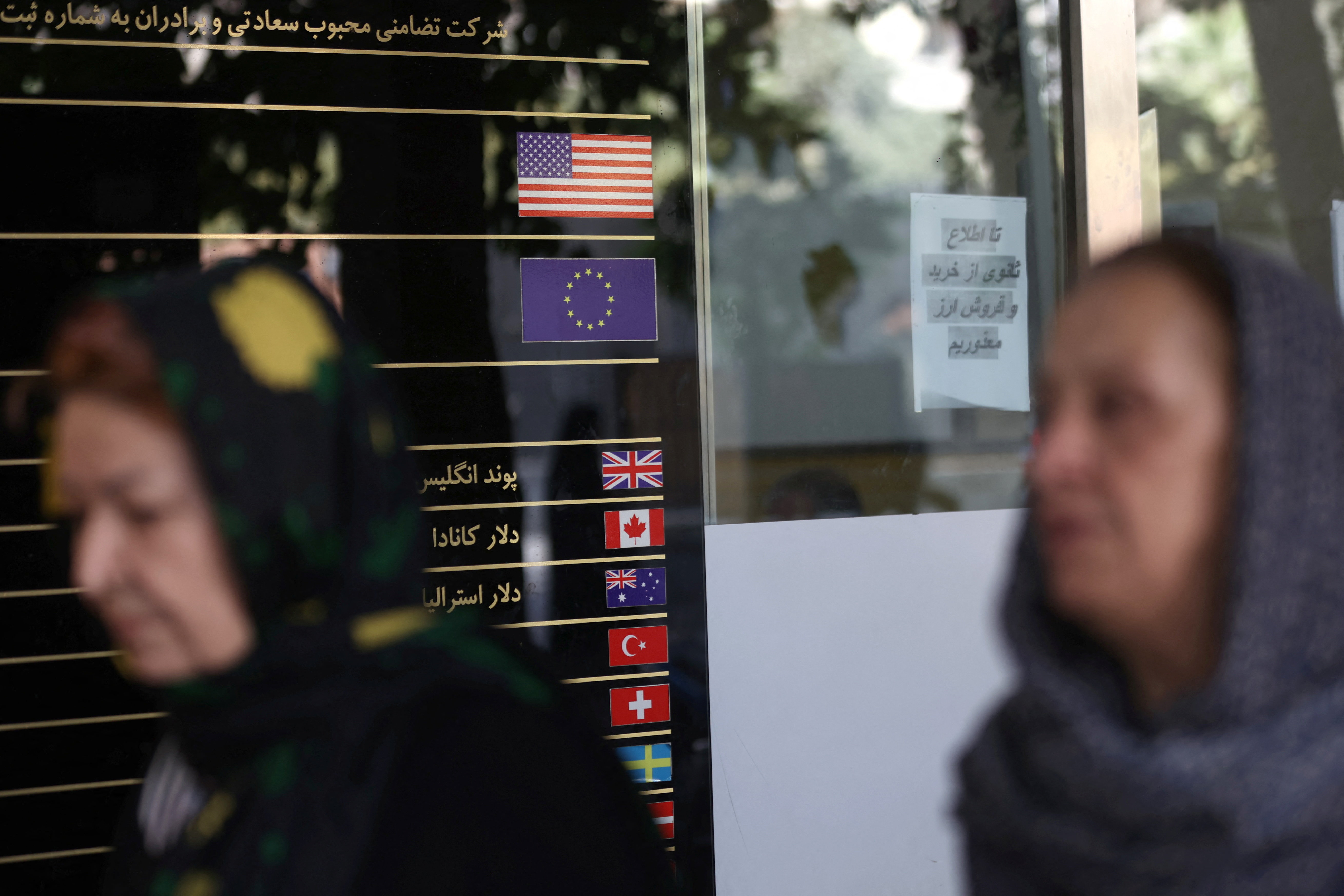 Iran approves plan to slash four zeros from currency